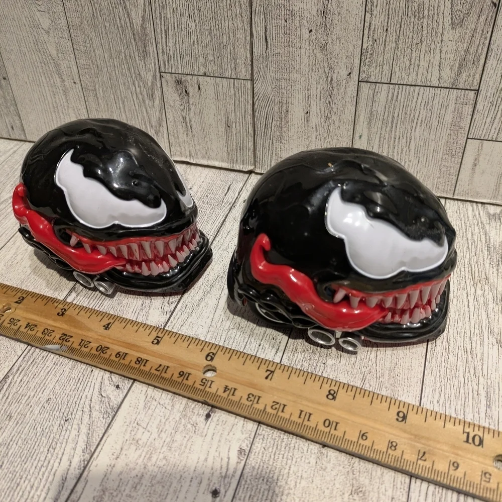 Venom-Inspired Decorative Helmet Cars  - Black & Red Set Of Two
